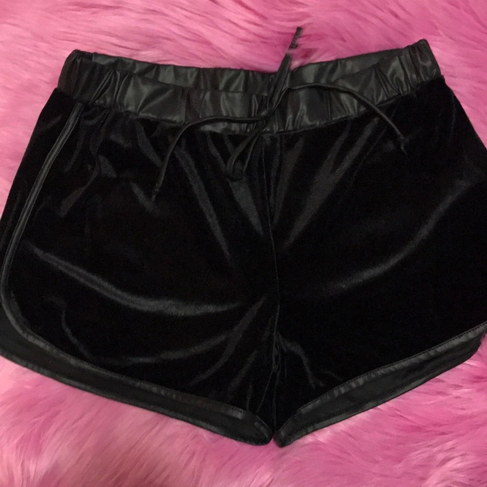 Velvety shorts
